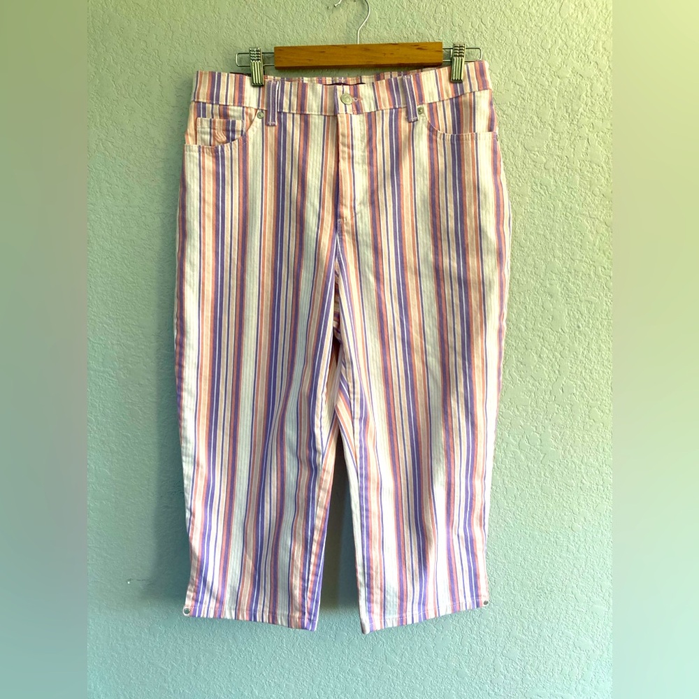 Gloria Vanderbilt Amanda Capri Cropped Jeans Pink Stripes Womens size 12. NWT